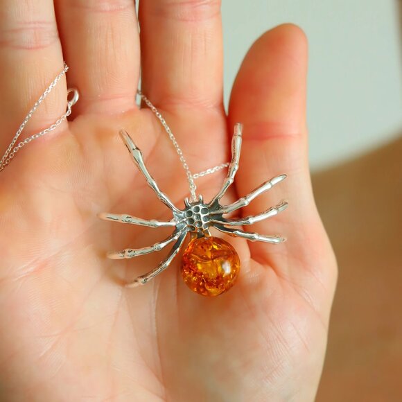 Baltic Amber Spider Necklace in 925 Sterling Silver - Picture 7 of 7